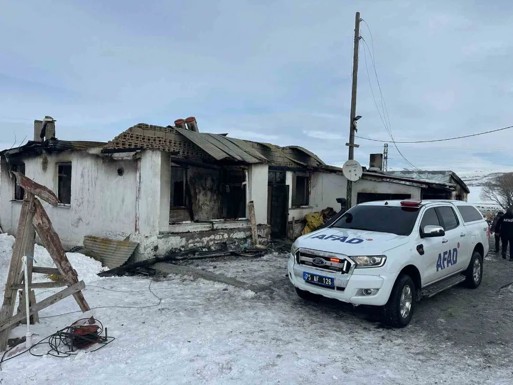 Çıldır’da Bir Ev Kül Oldu