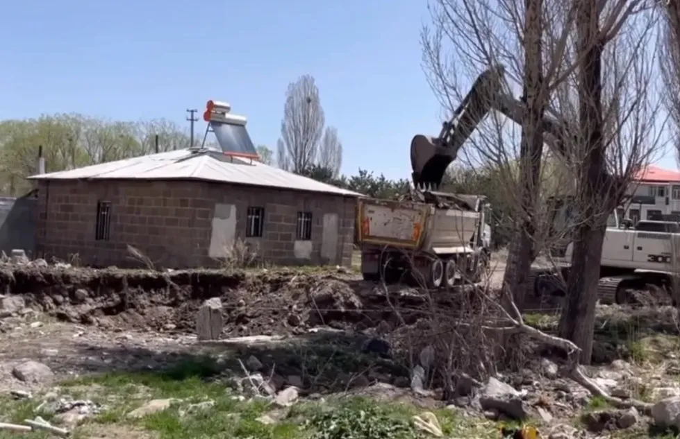 KORKMAZ, ÖĞRETMEN EVİNİN TEMELİNİ ATTI