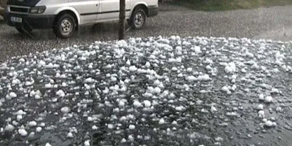 YAĞMURLAR DİNMEDEN DOLU BAŞLADI