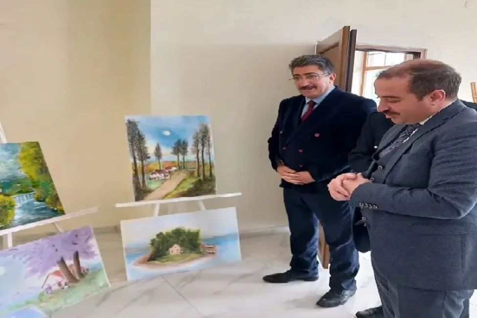 RESİM SERGİSİNDE DUYGU YÜKLÜ ANLAR