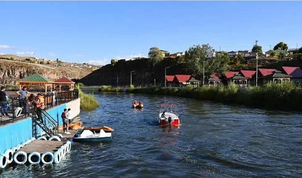 KURA NEHRİ, YERLİ VE YABANCI TURİSTLERİ BEKLİYOR