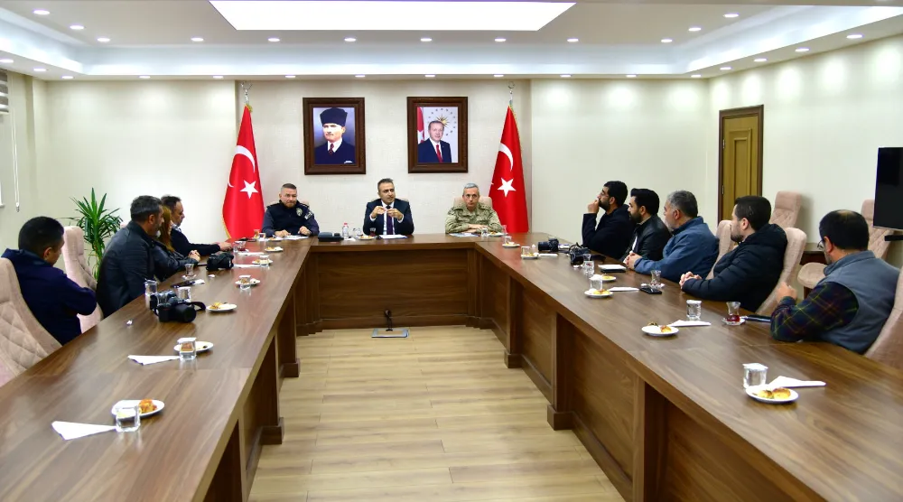 VALİ ÇİÇEK ASAYİŞ OLAYLARI İLE İLGİLİ OLARAK BASIN MENSUPLARI İLE BİR ARAYA GELDİ
