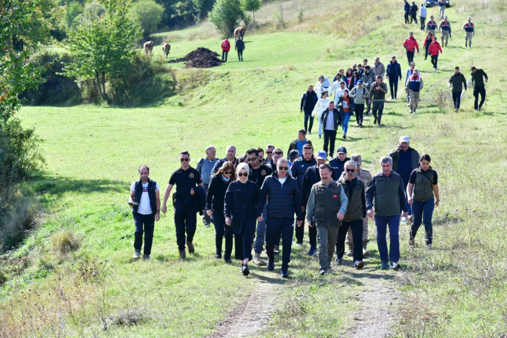 Vali Çiçek Eşiyle Birlikte Doğa Yürüyüş Etkinliğine Katıldı