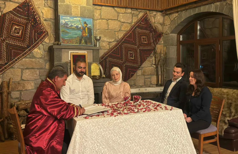 Taş Konakta Dünya Evine Girdiler