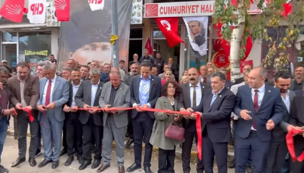 Başkandan Sonra Parti Binası da Değişti