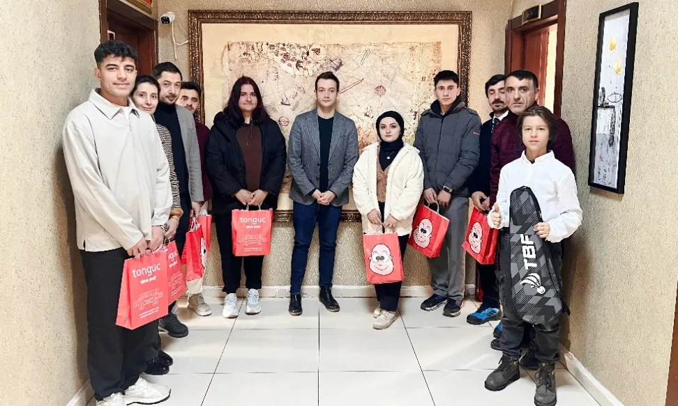  Dereceye Giren Sporcular Kaymakam Aytürk Tarafından Ödüllendirildi