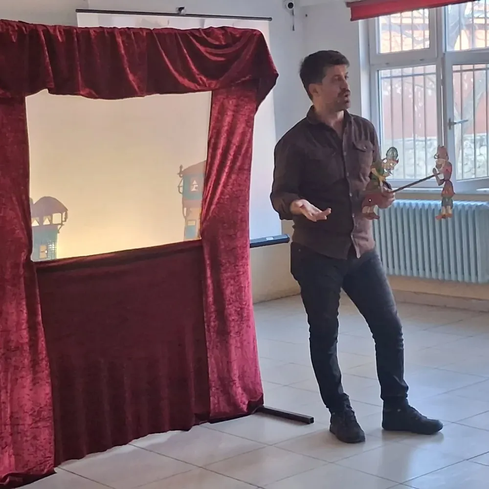 Karagöz ve Hacivat Gösterisi Çıldır’da Öğrencilerle Buluştu