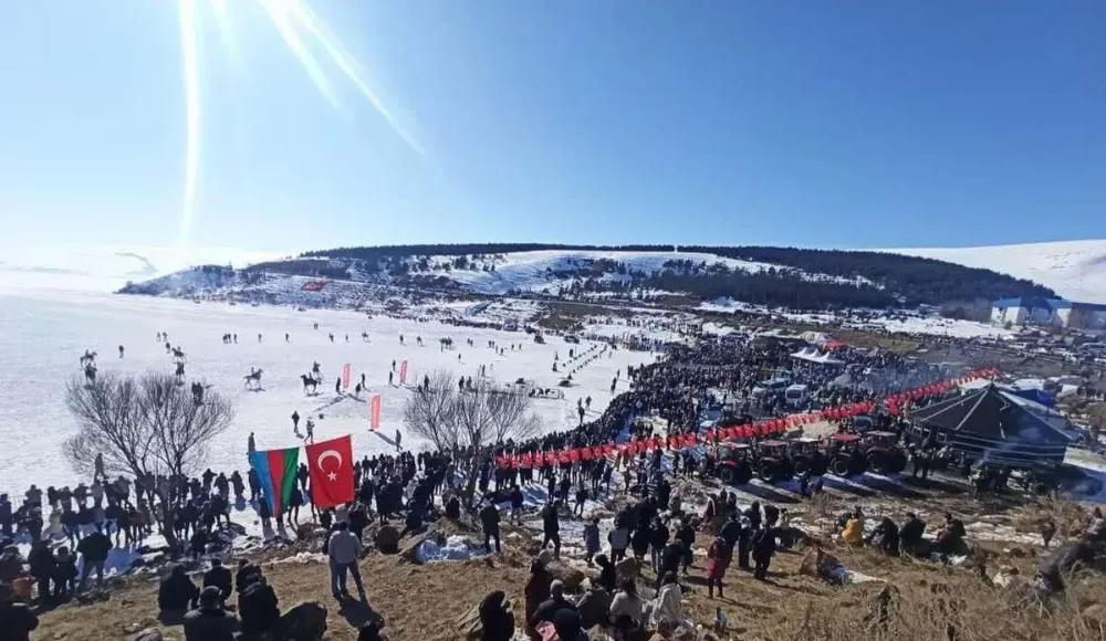 Resimlerle Çıldır Altın At Kristal Buz Festivali