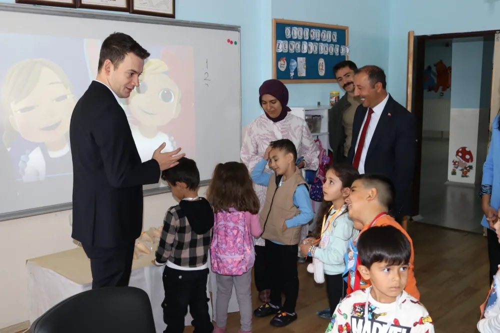 Kaymakam Aytürk, İlk Zilde Öğrencileri Yalnız Bırakmadı
